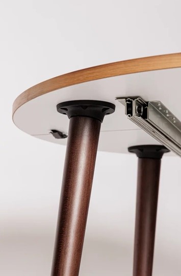 Обеденный круглый раздвижной стол Шпон Ореха д. 100 см МДФ ножки орех в Перми - изображение 4