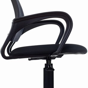 Офисное кресло Brabix Fly MG-396 (с подлокотниками, сетка, серое/черное) 532085 в Перми - предосмотр 8